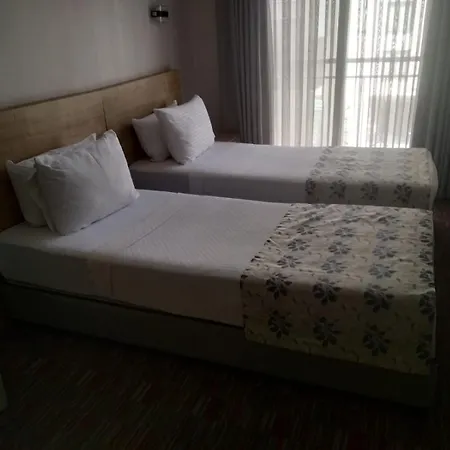Mojo Hotel 3*